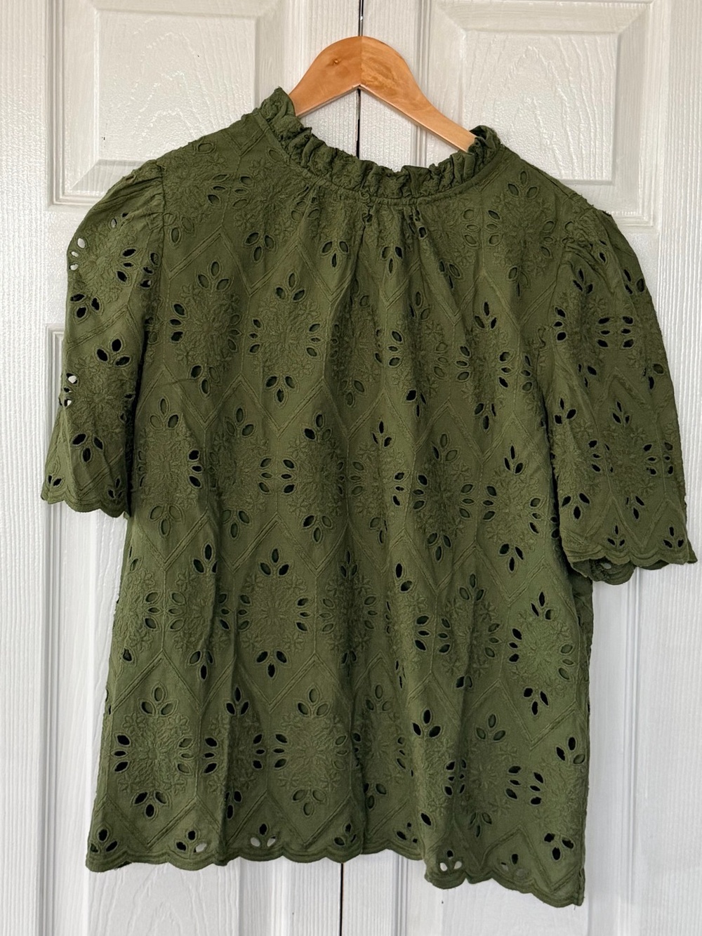 Pretty Garden Olive Eyelet Short Sleeve Blouse size Large